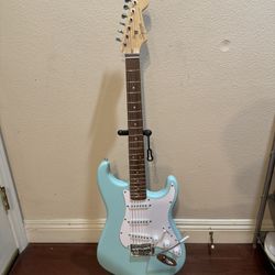 Squier Stratocaster Daphne Blue
