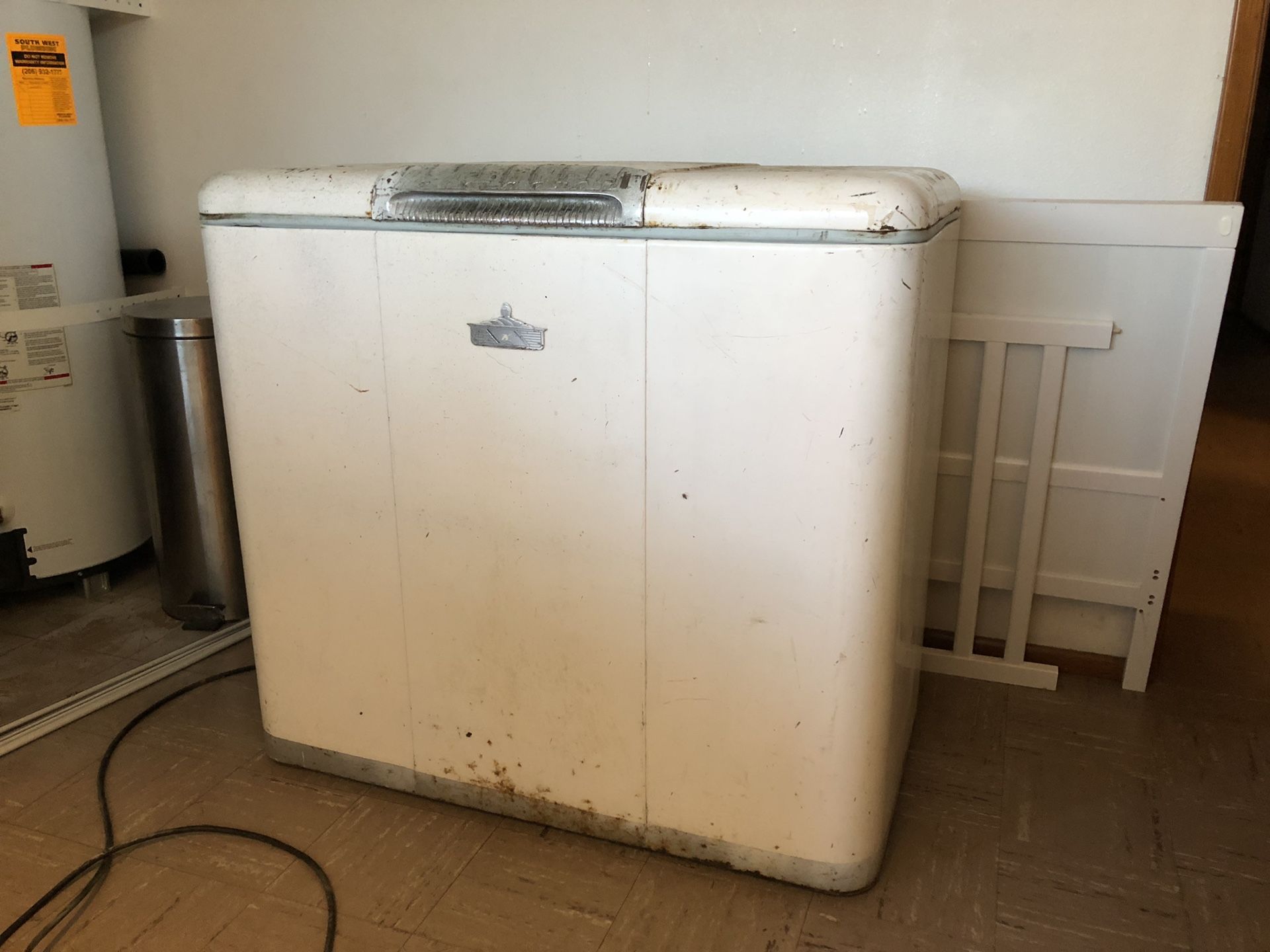 WORKS! 1950s Kelvinator Chest Freezer