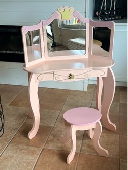 KidKraft Wooden Princess Vanity & Stool Set with Mirror