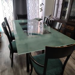 Dinning Room Table And Chairs 