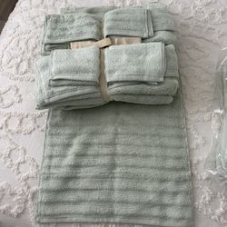 🛍️ NEW 6-Piece Towel Set – Soft Green Luxury 🛍️