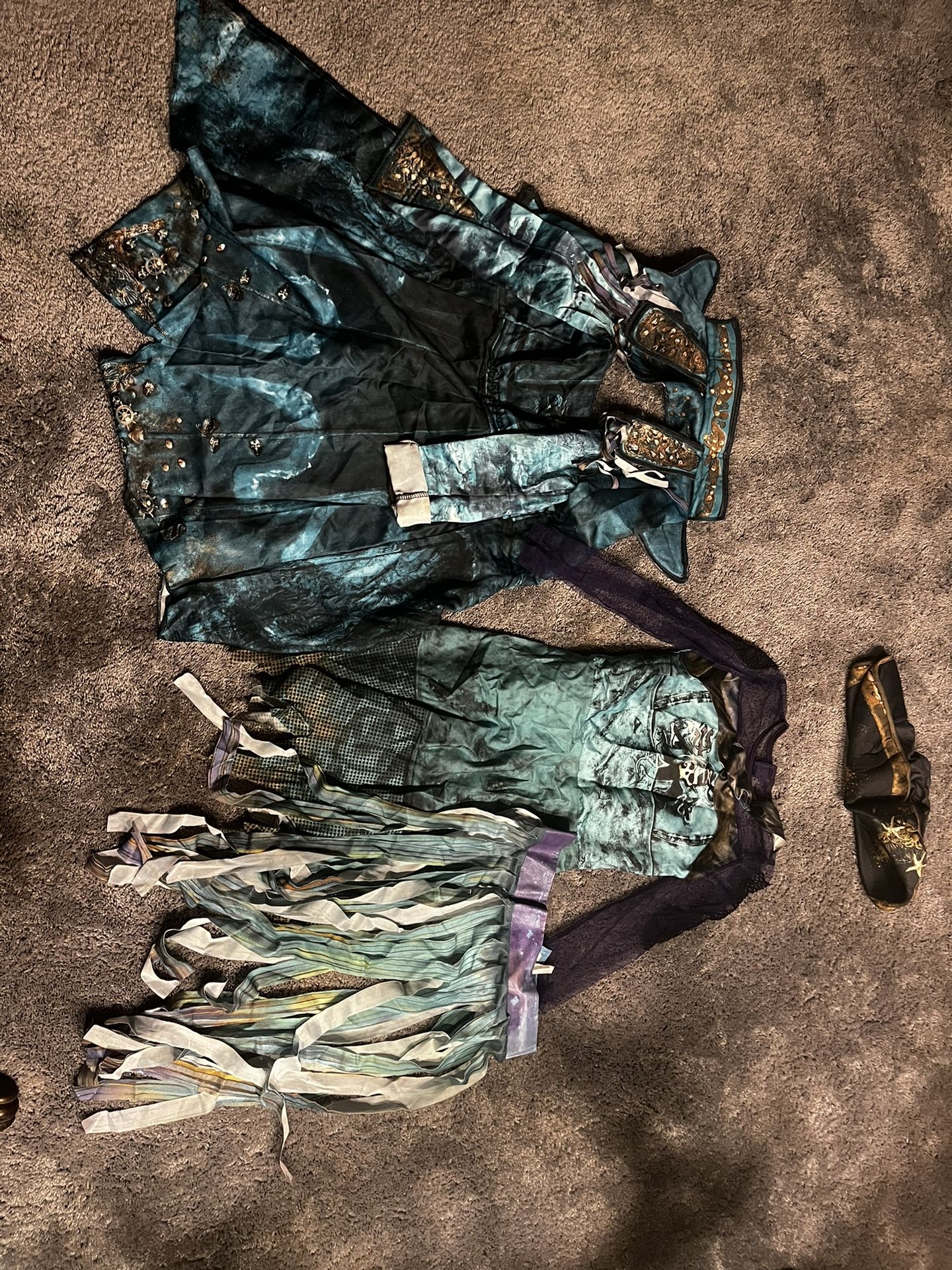 Disney Descendants Uma Costume Girls Size 7-8, Plus Uma Hat with Attached Braids