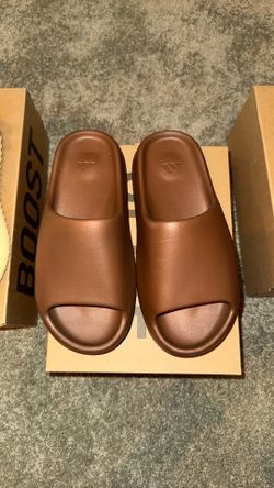 Size 9 Adidas Yeezy Chocolate slide