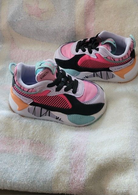Girls Toddler Puma Size: 4 Shoes 