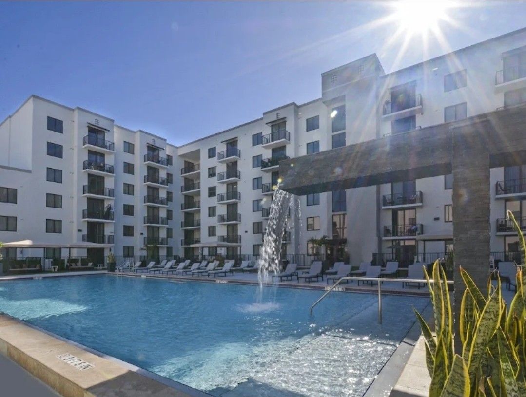 Apartment 3/2 $3090 1st Month Free West Miami