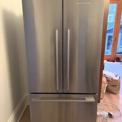 Fisher & Paykel Series 7 French Door Refrigerator - 32”