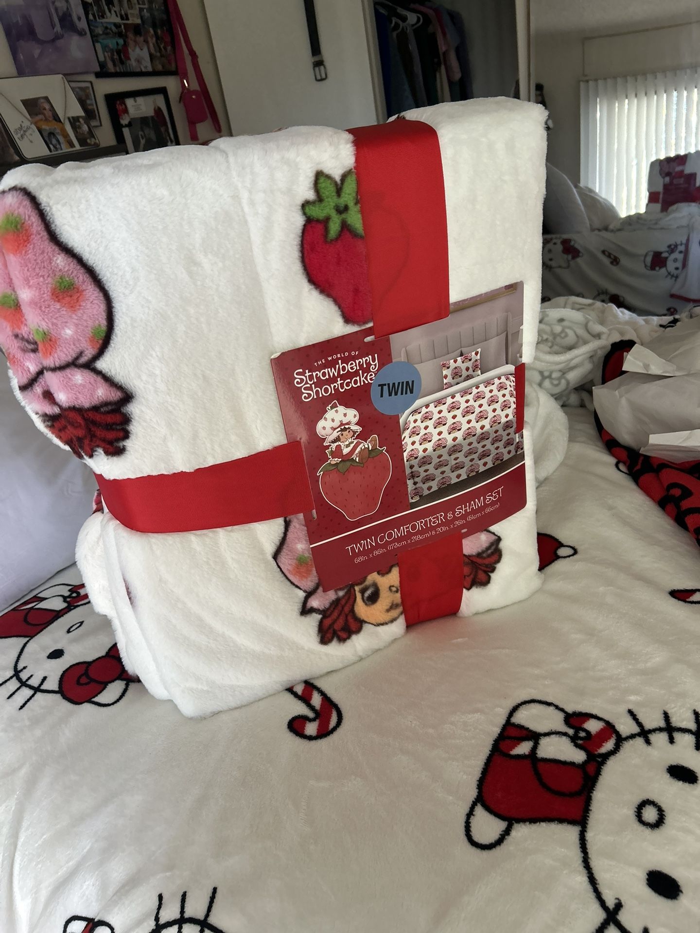Strawberry Twin Bed Set