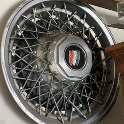 Buick Wire Wheel Hubcap
