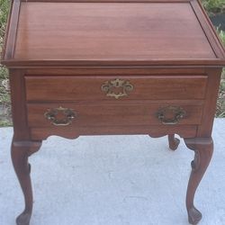Hickory Chair Co. - James River ft Queen Anne Mahogany Accent Tables. Used in good condition with some cosmetic blemishes. These blemishes are in the 
