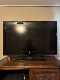 LG HD TV 40” screen with power cable