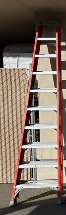 LOUISVILLE (FS1510) Stepladder: 10 ft Ladder Size, Fiberglass, 300 lb Load Cap. 38 lb Wt (used)