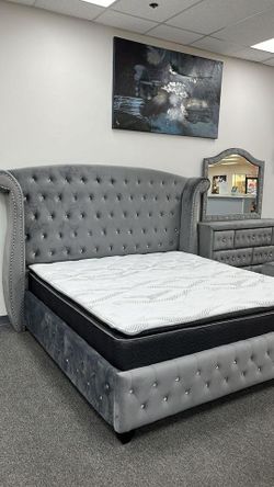 Trendy Luxurious Soft Velvet Tufted Queen Bed/Bedroom set on SALE