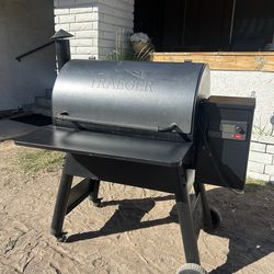 RIDGELINE TRAEGER XL PELLET GRILL SMOKER WITH WI-FI TECHNOLOGY