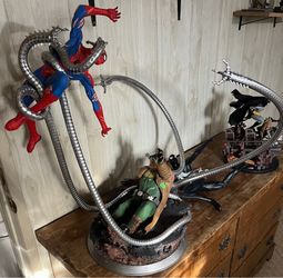 SPIDER-MAN AND DOCTOR OCTOPUS PREMIUM STATUETTE