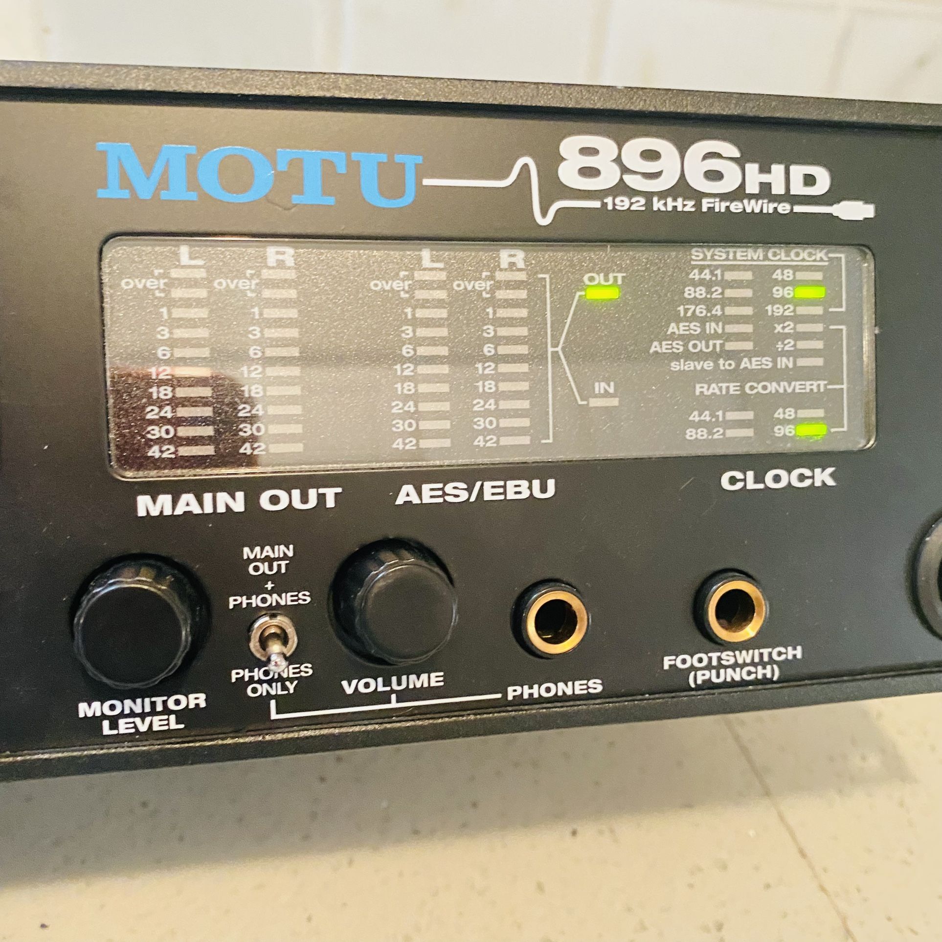 MOTU 896HD-8-Channel-24 Bit-192 kHz-Firewire Audio Interface-XLR I