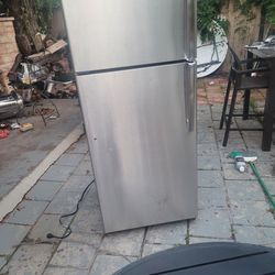 Refrigerator Seminuebo