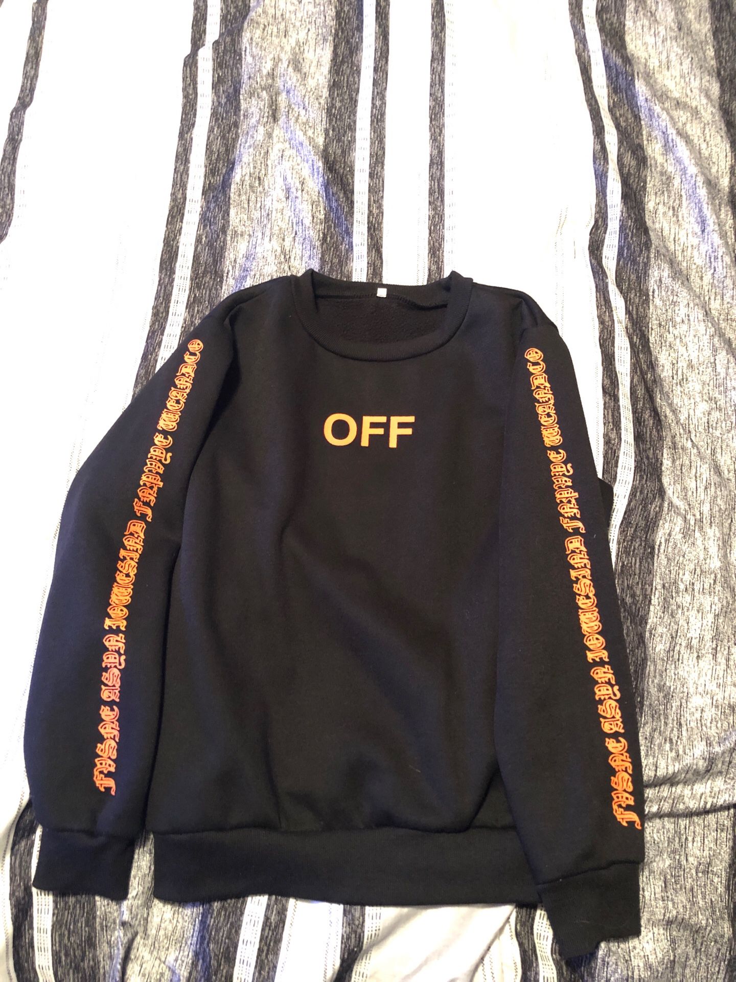 Off white vlone sweater size:S