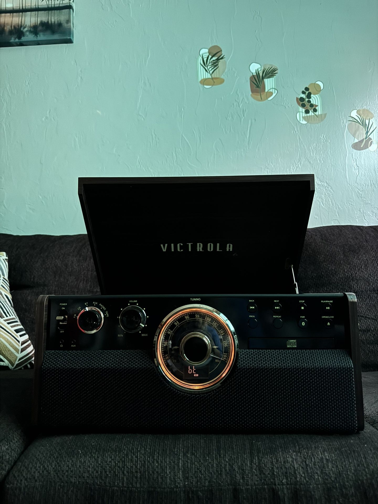 VICTROLA VINYL RECORD PLAYER