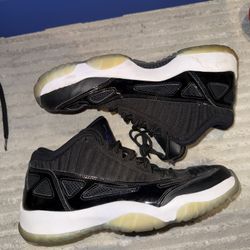 Jordan 11 Low IE