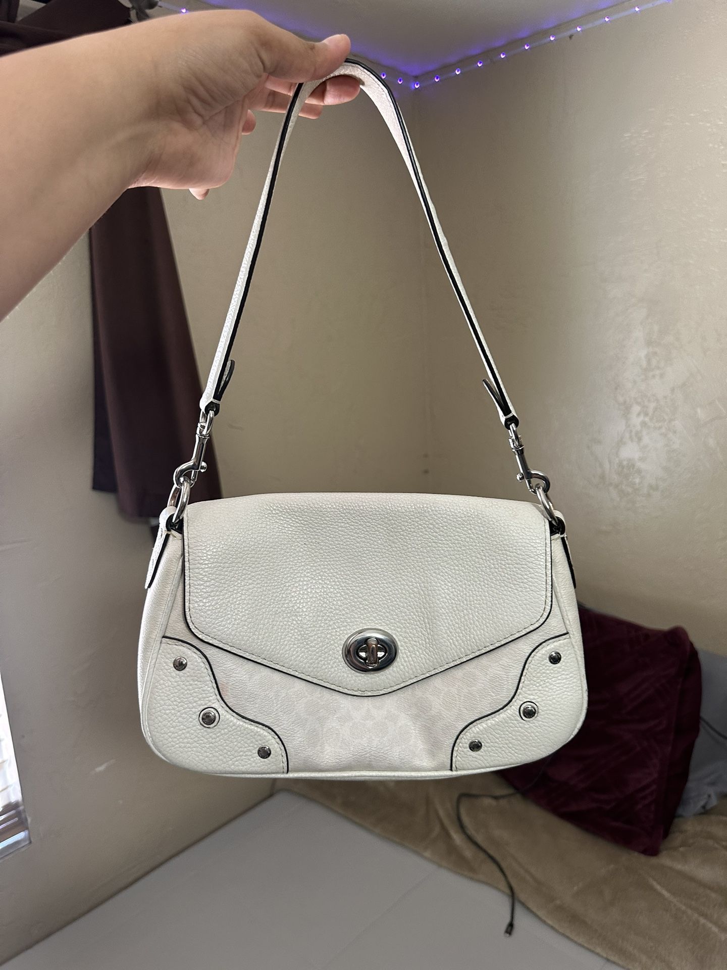 Coach Shoulder Bag – White Leather with Signature Canvas & Stud Detail
