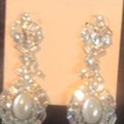 DAVIDS BRIDAL:Rhinestone With Pearl BRIDAL EARRINGS.  NEW!!