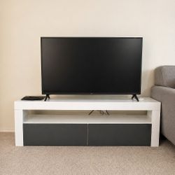 Modern TV Stand + Flat Screen TV – Clean & Ready to Go