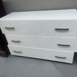 BIG WHITE DRESSER 3 DRAWERS 