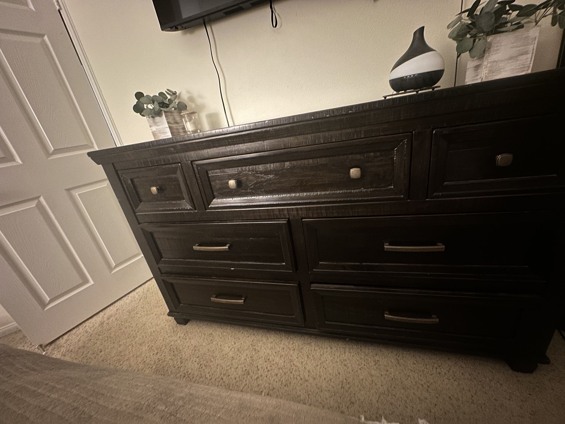 Dresser & Matching Nightstands