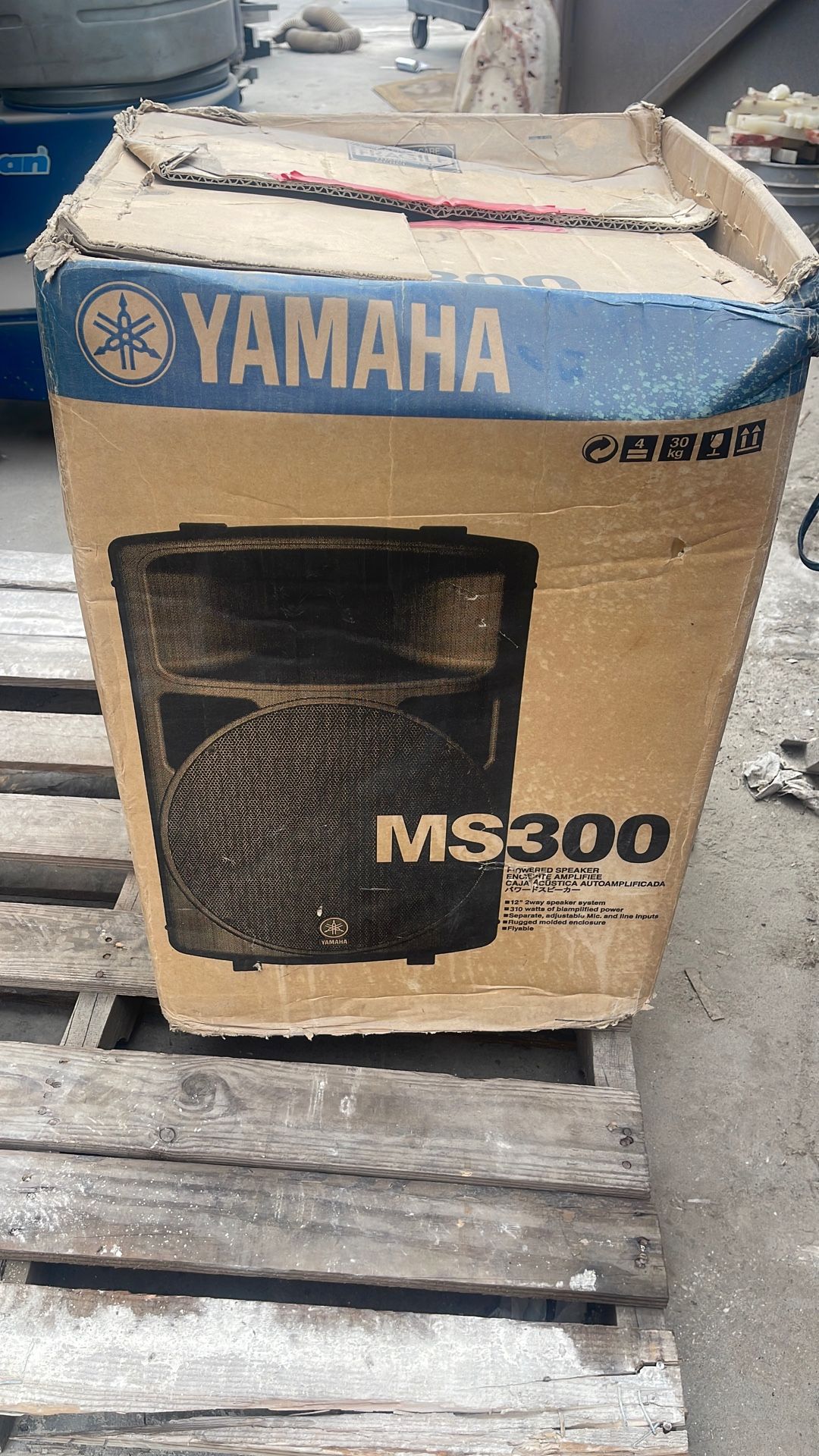 YAMAHA Powered Speaker