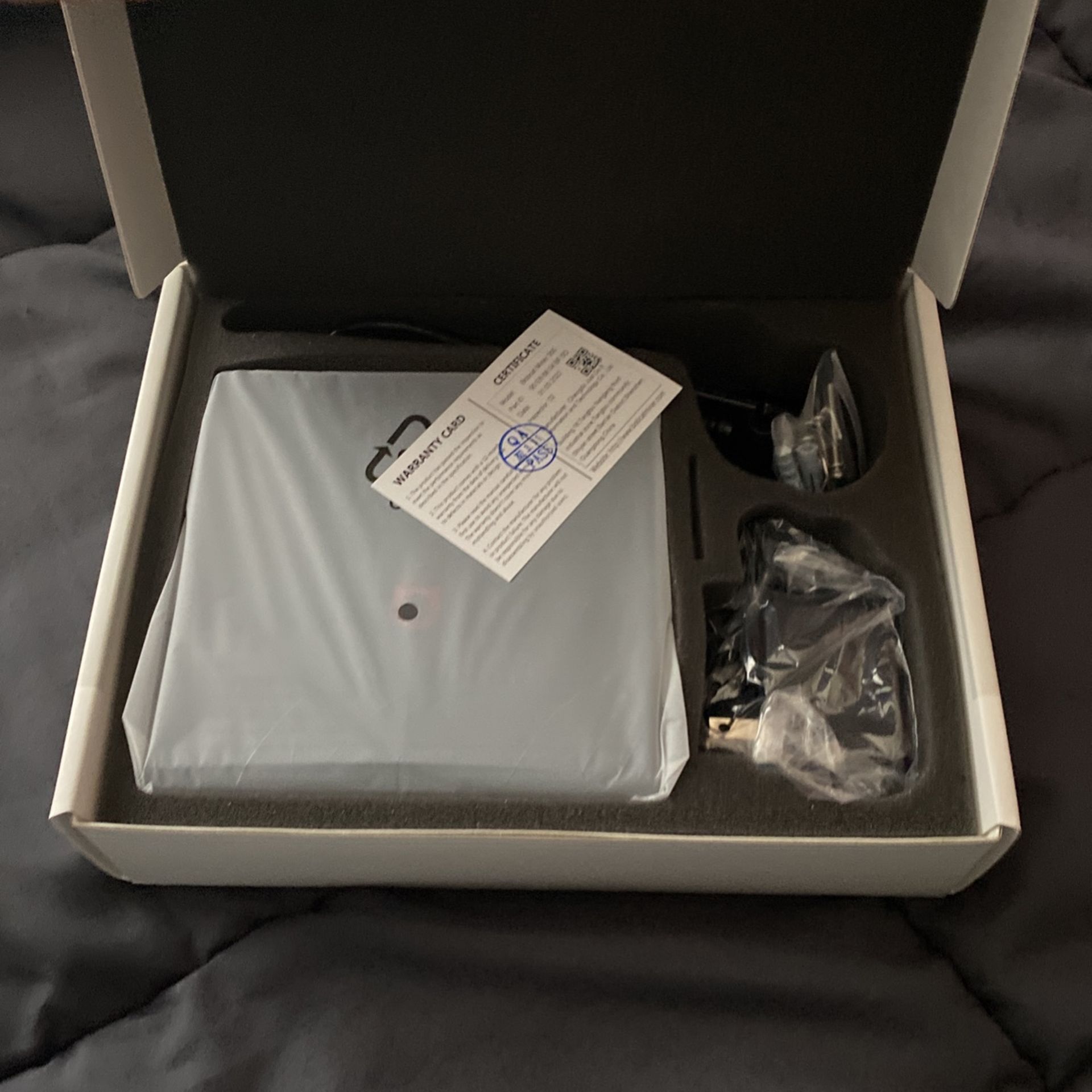 Bobcat Miner 300 BRAND NEW! HNT crypto miner