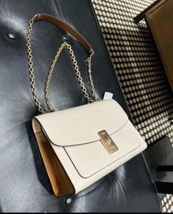 Coach bag 100 authentic ( coach store item ) not an outlet bag