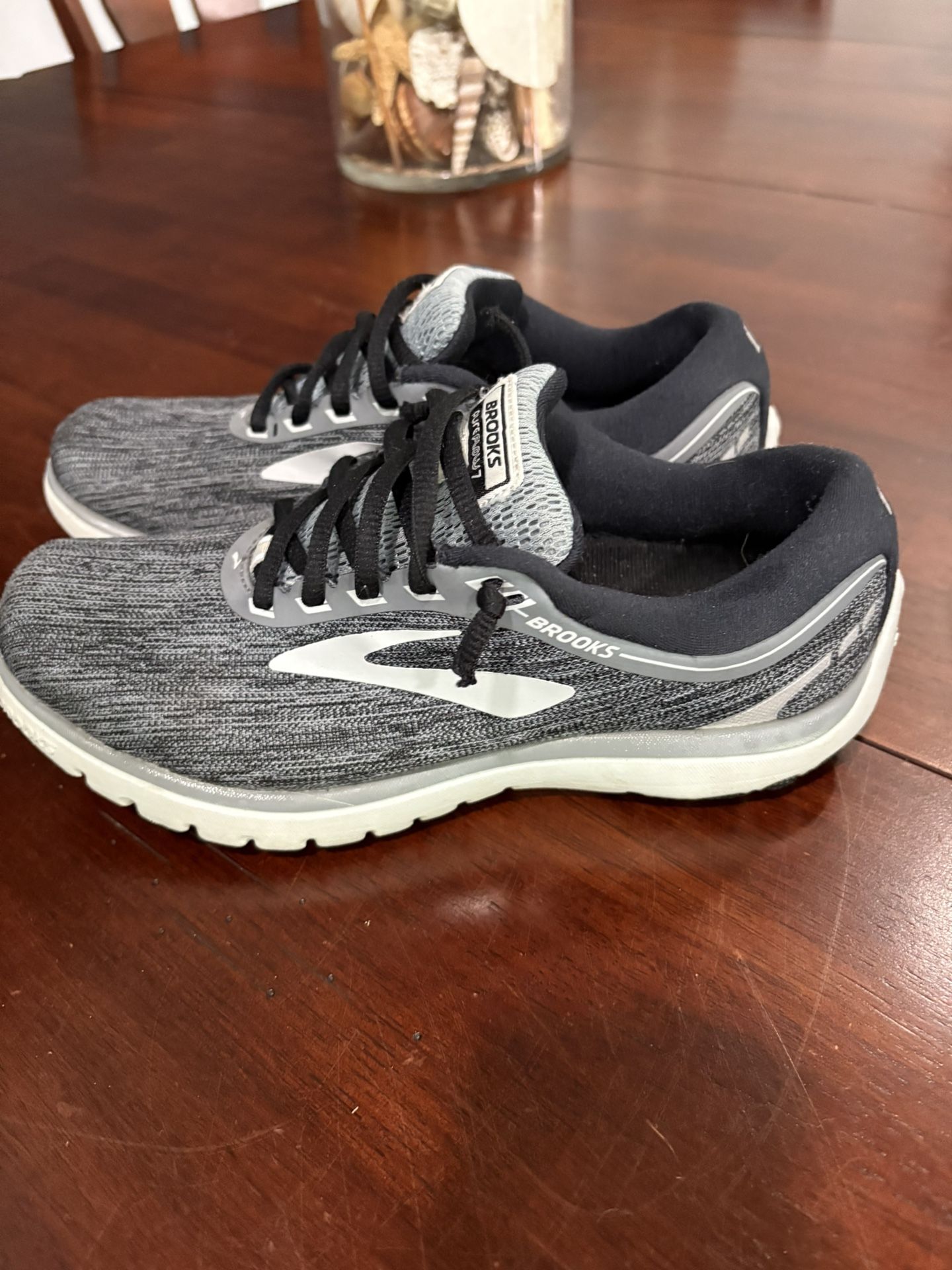 Brooks Women’s Shoes Size 8