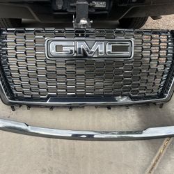 22-24 GMC Grille An Hood Piece 