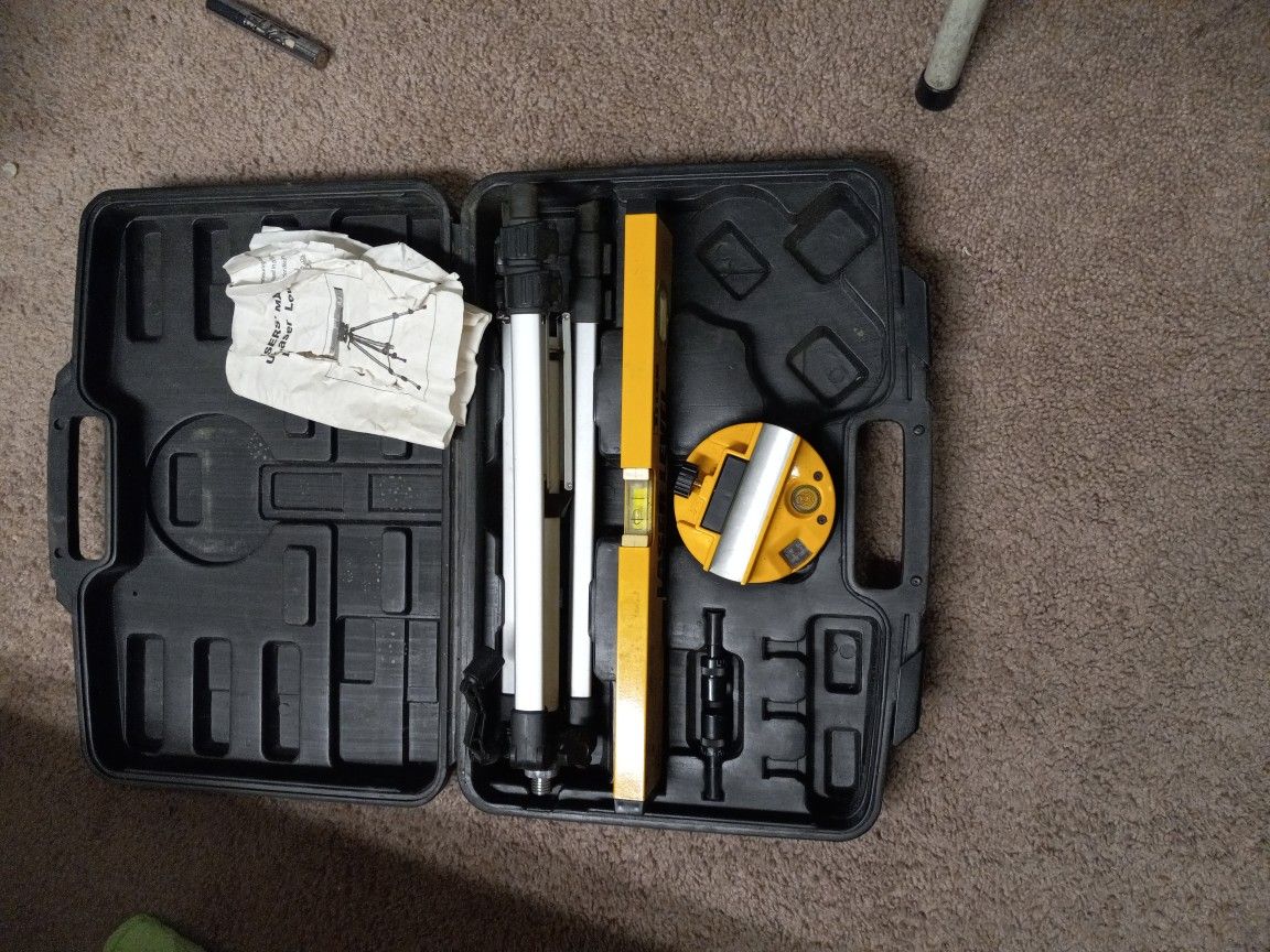 Titan Laser Level With Tripod