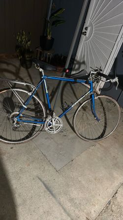 Schwinn road bike lightweight, beautiful blue paint, Aluminum components