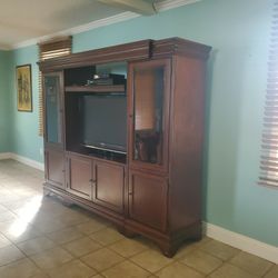 Mohaganny China Cabinet Wall Unit