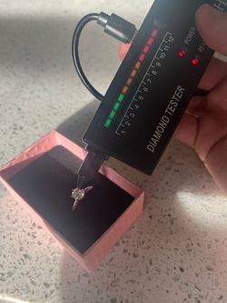 VVS1 Moissanite Engagement Ring