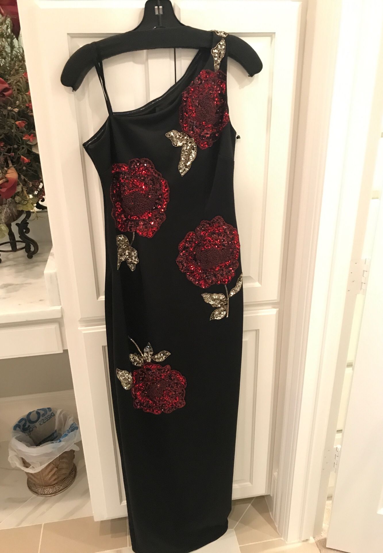 Designer dress/ gown/ formal dress/ evening gown Adrianna Papell designer  dress size 4