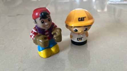 Small Toy Figures Set of 2