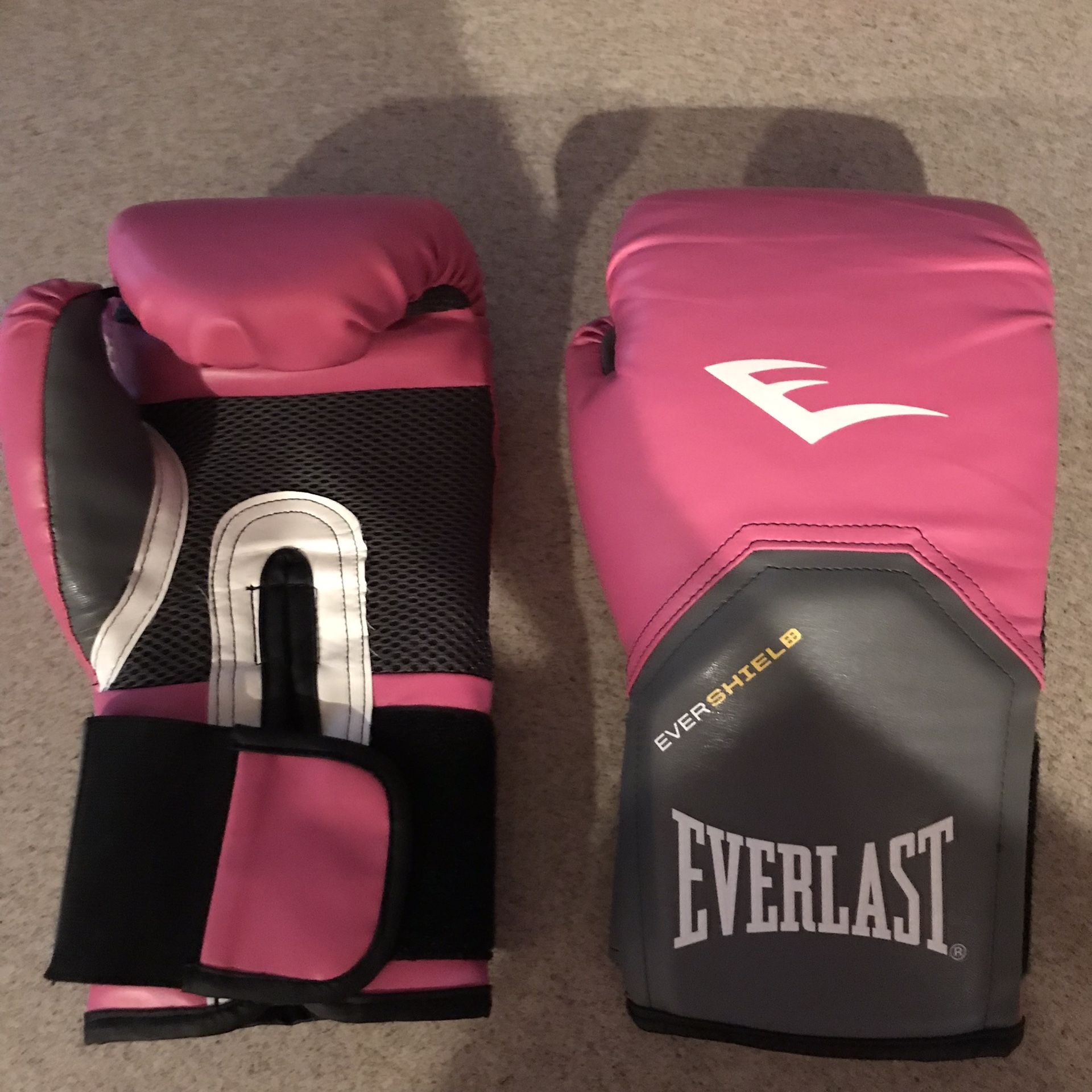 Women’s boxing gloves