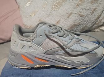 ADIDAS Yeezys
