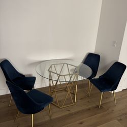 Wynora Dining Table And 4 Chairs