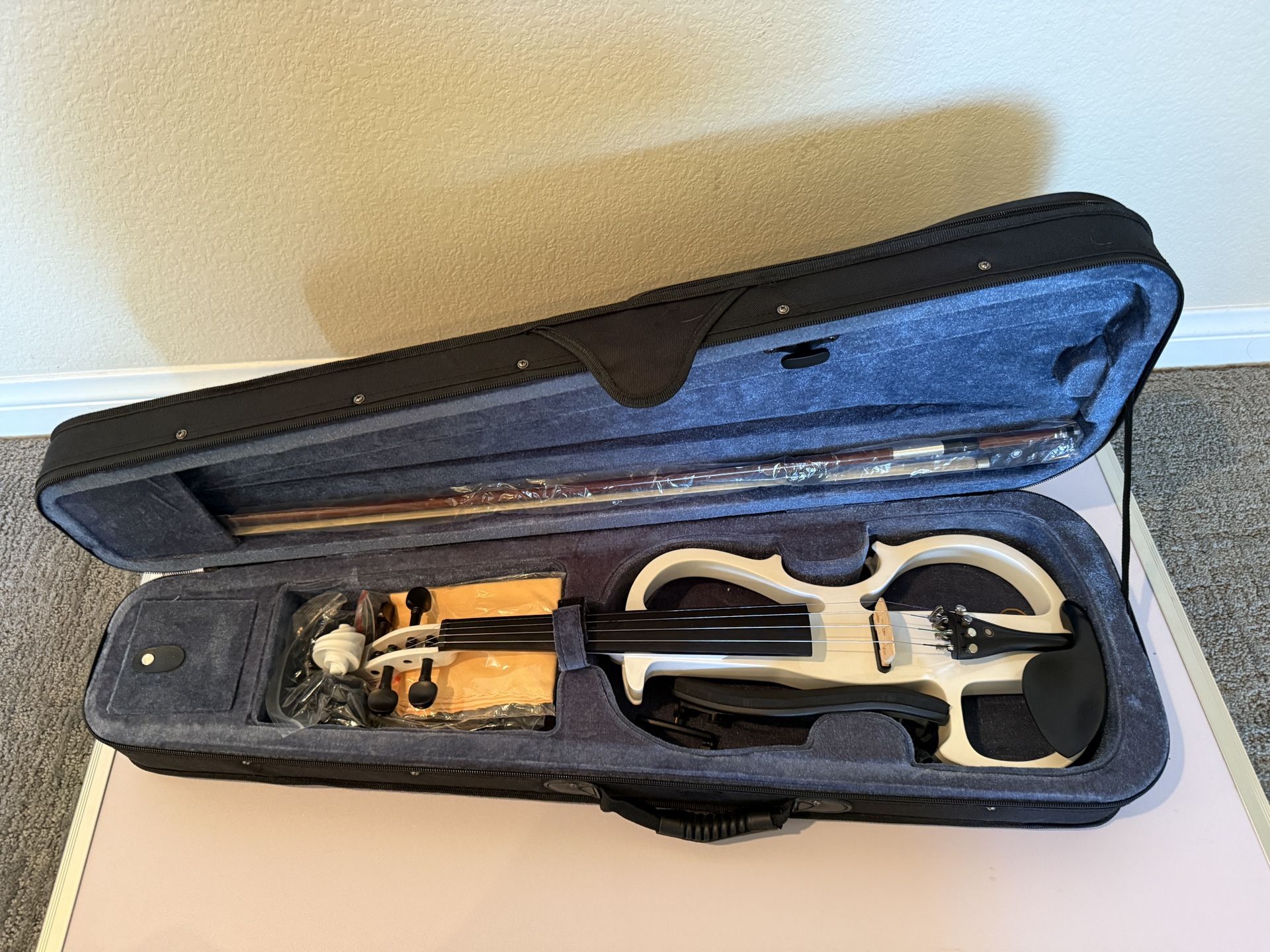 Cecilio Silent Electric Solid Wood Violin Kit with Ebony Fittings, Full Size 4/4 Electric Violin for Beginner and Professional Musicians, Pearl White