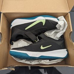 Nike Omni - YOUTH SHOES - BRAND NEW