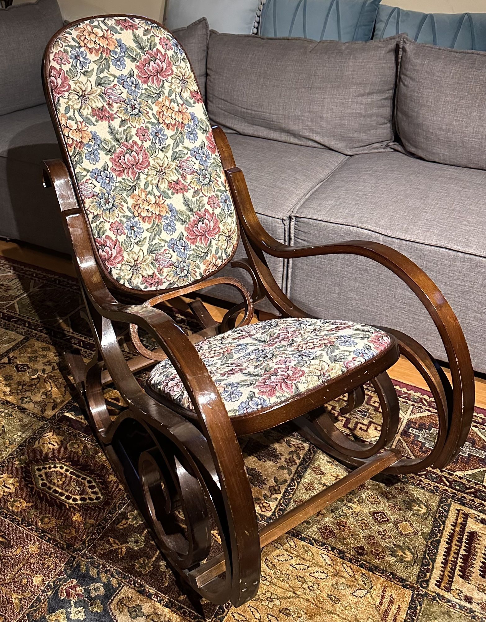 VINTAGE ROCKING CHAIR