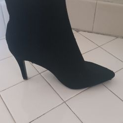 Ladies Black Pointed Toe Boots