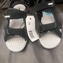 Khombu Sandals Size 2 Youth