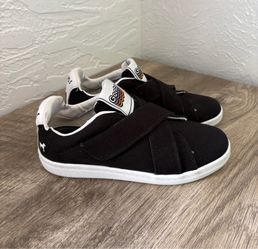 Goats kids crisscross hook & loop closure black canvas sneakers shoes size 1.5
