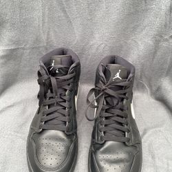 Jordan 1 Mid Shoes 