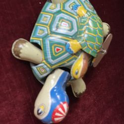 VINTAGE MECHANICAL WIND-UP TURTLE